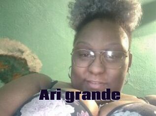 Ari_grande