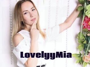 LovelyyMia