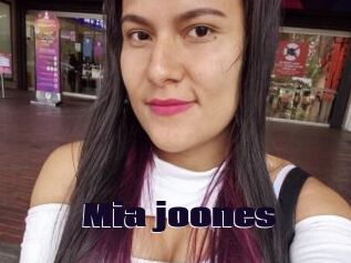 Mia_joones