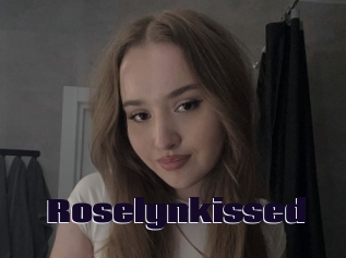 Roselynkissed